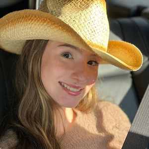 Meet your Posher, Leah